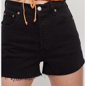 ❕SALE❕ ✨🤍Levis Black Ribcage Shorts🤍✨